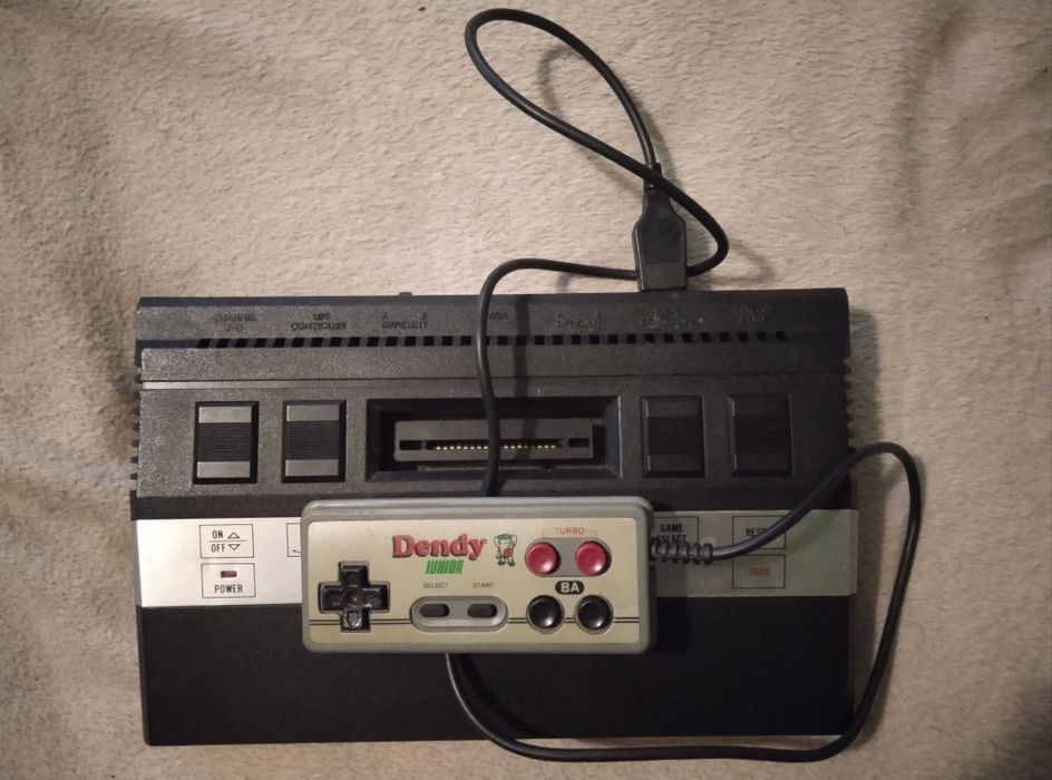 Ігрова приставка  Atari2600