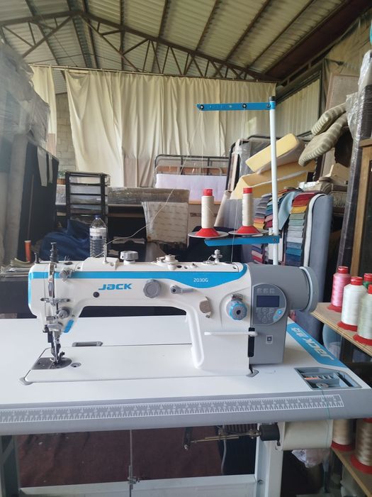 Máquina costura jack 2030G como Nova