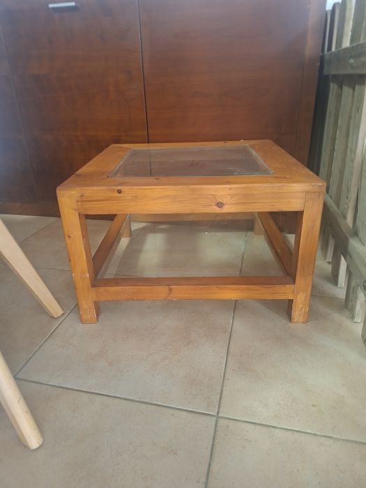 Mesa de centro vidro e madeira