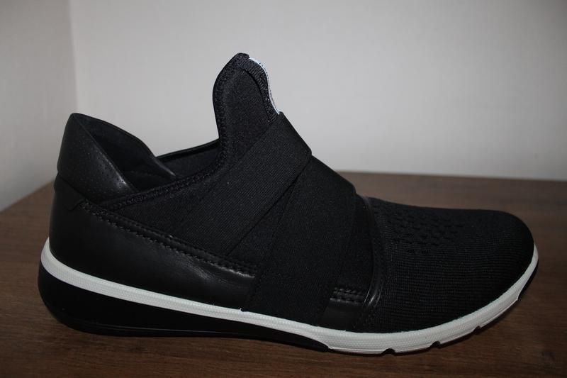 Кроссовки ecco intrinsic 2. оригинал. р36, 38. красные, \черные