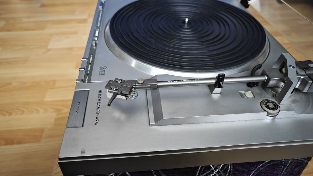 Gramofon Hitachi HT-67 sprawny stan bardzo dobry