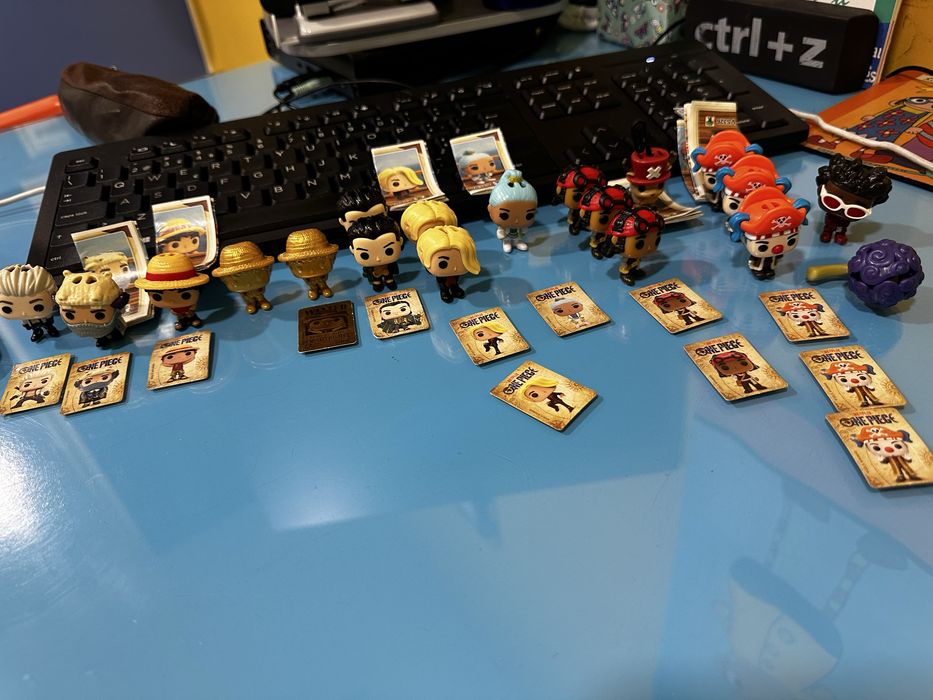 Troca ou venda figuras one piece Kinder.