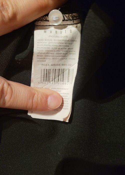 Czarna bluzka z baskinką i kołnierzykiem (Mohito, 32)