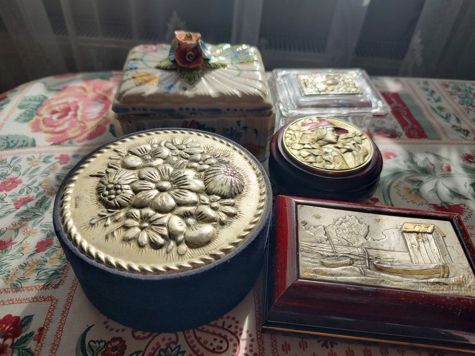 Вінтажні скриньки та блюдо Чехія