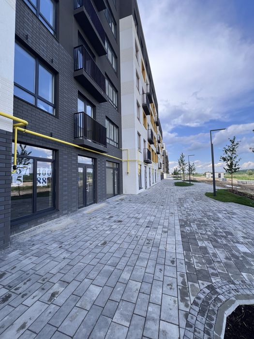 Комерція ЖК Молодість ! Фасад