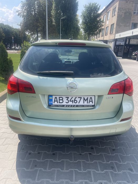 Opel Astra J 2011