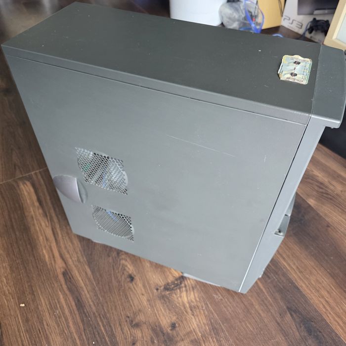Klasyczna obudowa komputerowa Retro PC ATX / Micro-ATX (era Windows XP)