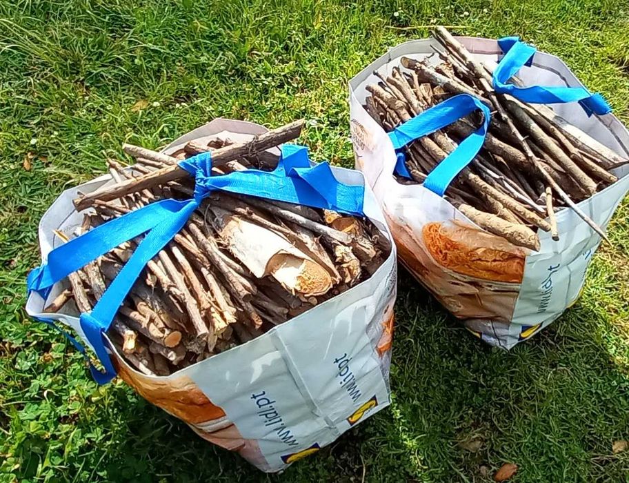 Lenha fina para acender a lareira