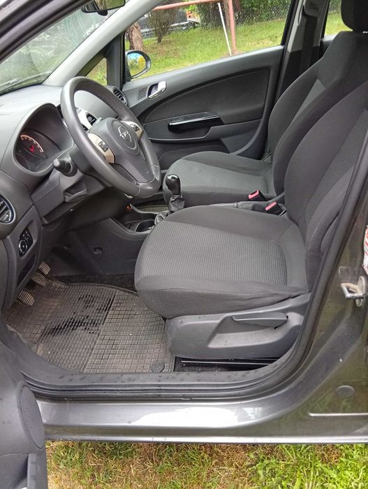 Opel corsa 1.2 rok 2010