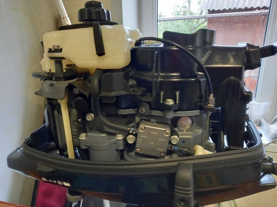 продам надувную лодку килевую