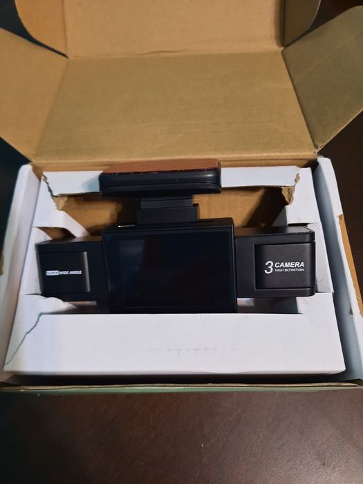 Dash camera automóvel com 3 objetivas