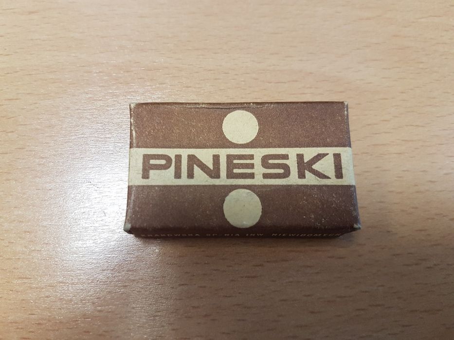 Pinezki z Japonii oraz z okresu PRL