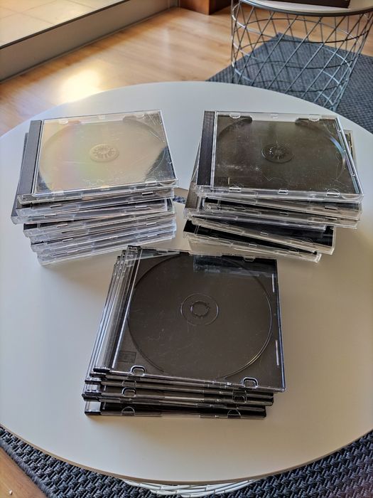 27 caixas de CD/DVD usadas446515678419374080
