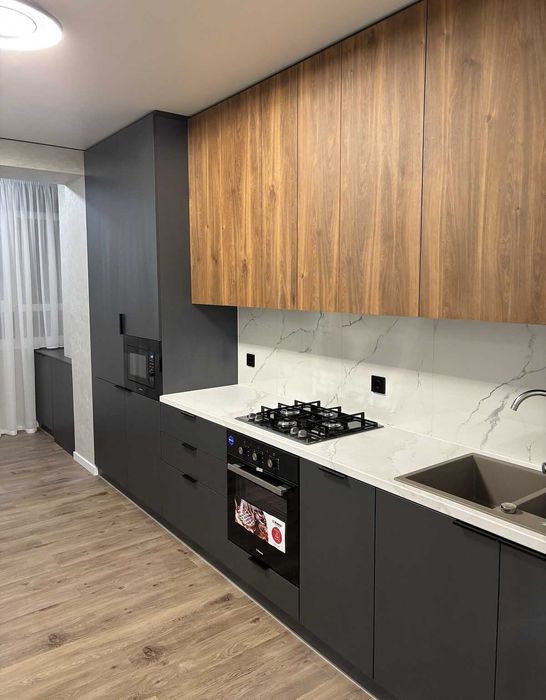 Двокімнатна квартира на Озерній, велика площа 80м.кв.