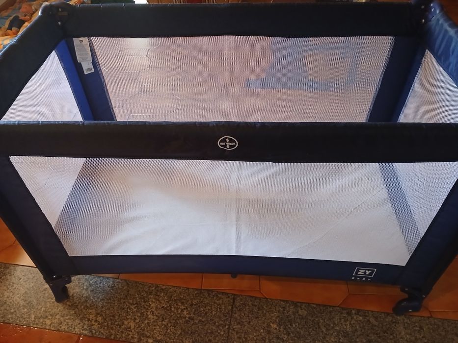 Vendo cama de viagem com colchão marca Zippy