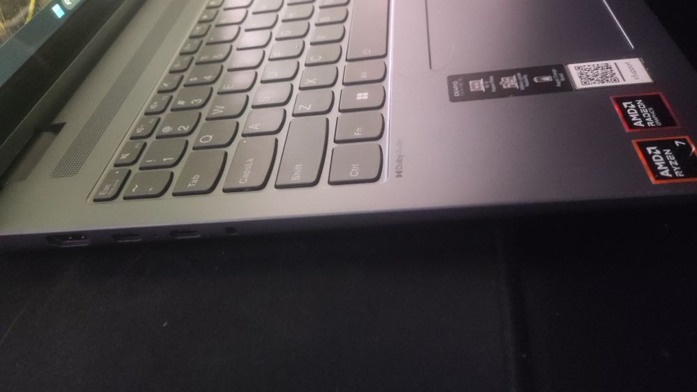 Lenovo ideapad slim 5 2in1 16ahp9 Ryzen 7 8845hs 780m 16gb ddr5