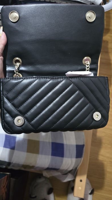 Mala de ombro de senhora preta