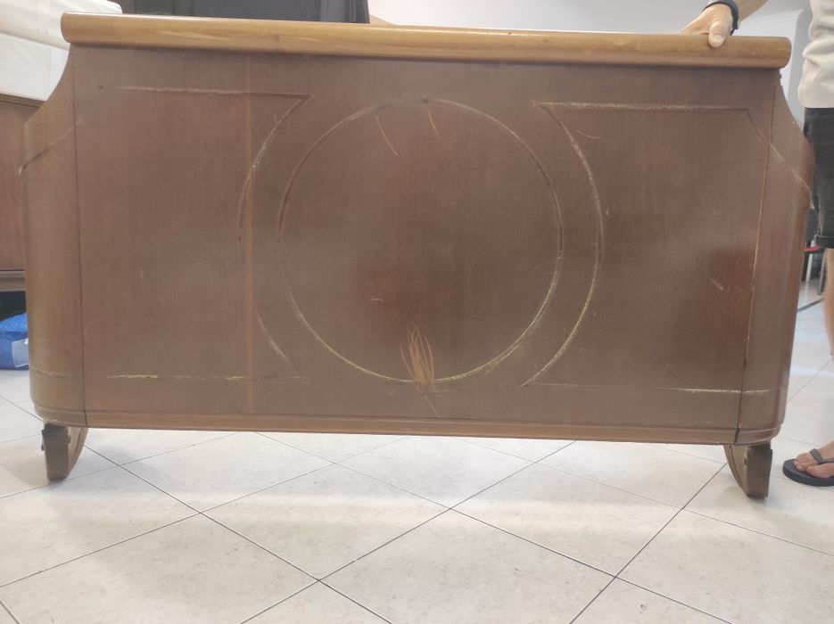 Cama de madeira vintage