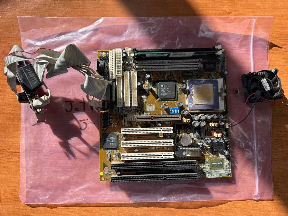 Placa-mãe Jetway J-542B Super Socket 7 com processador