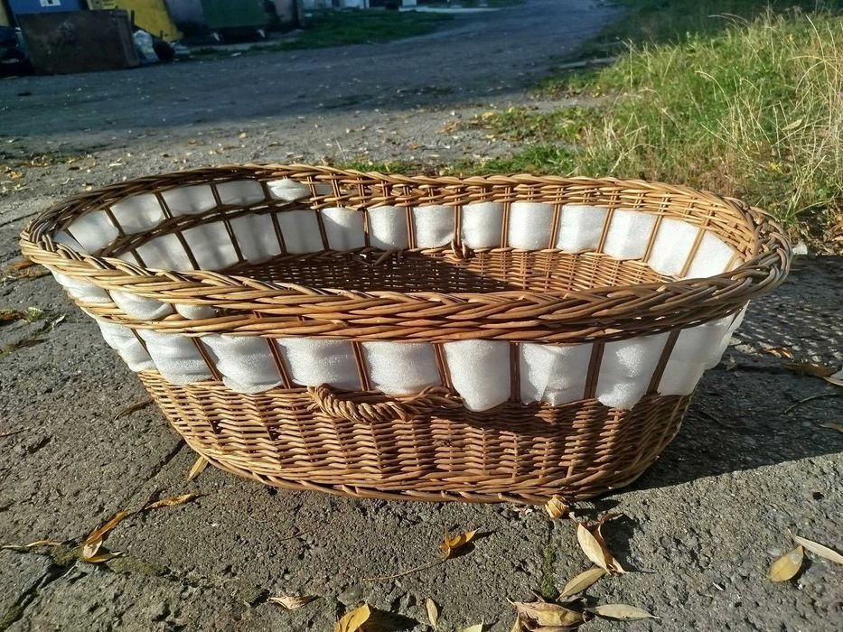 Duży Kosz Mojżesza - wiklinowy, owalny.