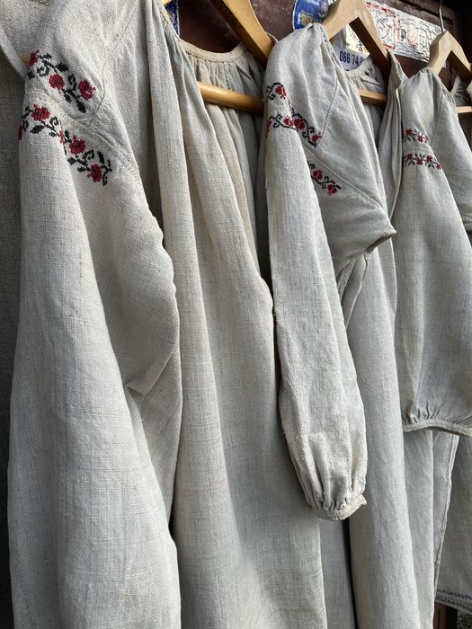 Старовинні вишиванки жіночі з домотканого конопляного полотна, ХХ ст.