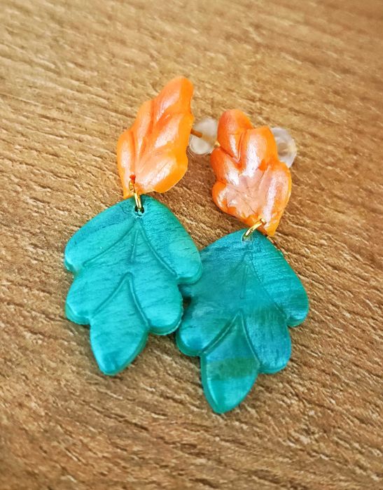 Jesienne kolczyki sztyfty handmade – listki perłowe