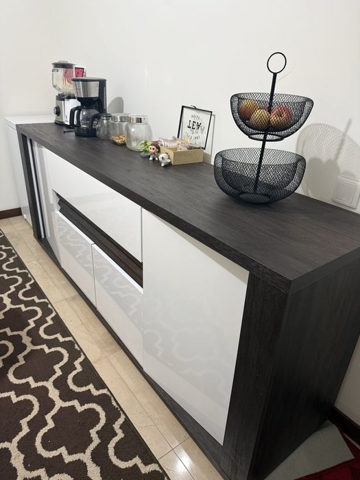 Mesa com aparador semi novo