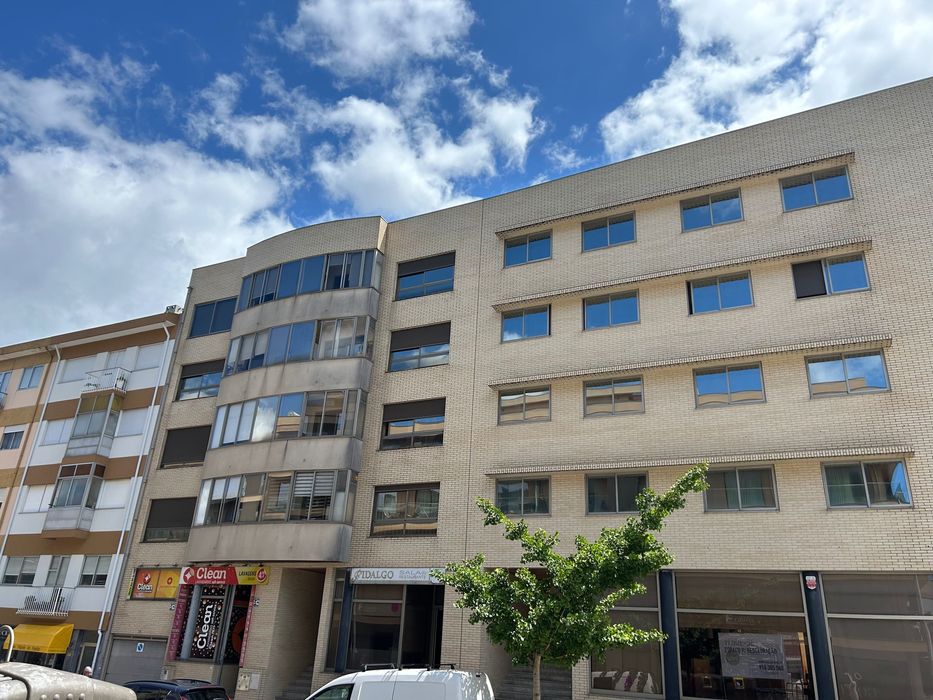 T3 Último Andar Mobilado| Remodelado | 120m² | Garagem + Arrumos | Padrão da Légua