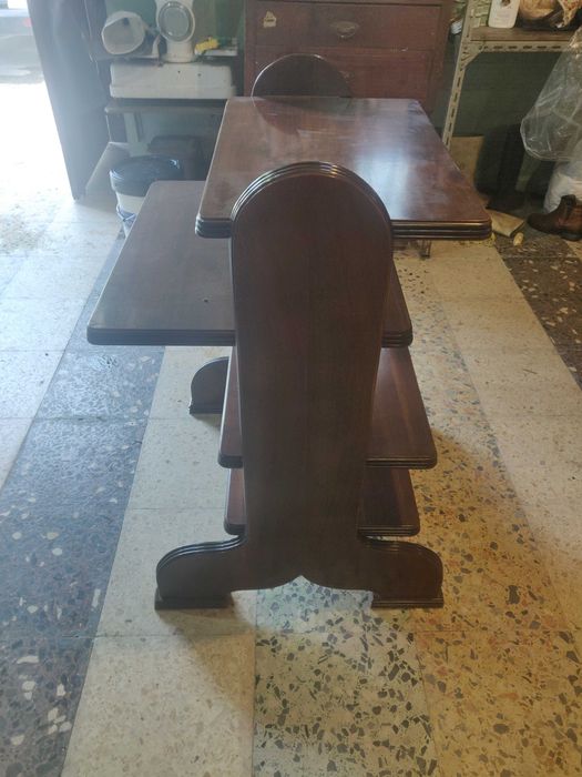 Móvel de madeira maciça