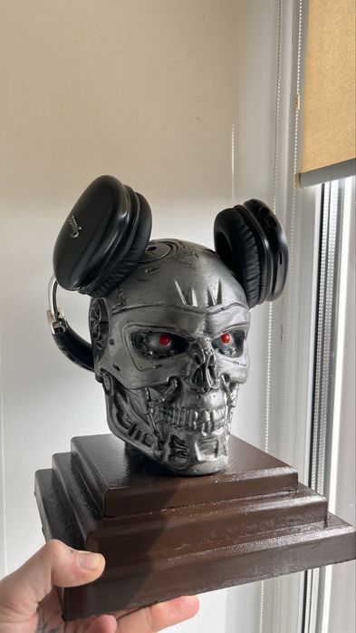 Terminator. Підставка під навушники. T-800