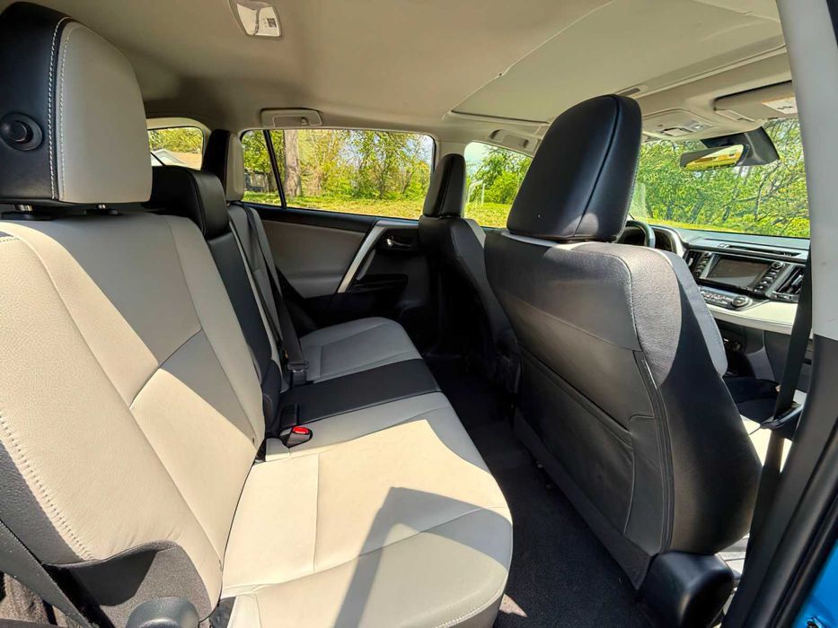 Toyota RAV4 Limited      2018
