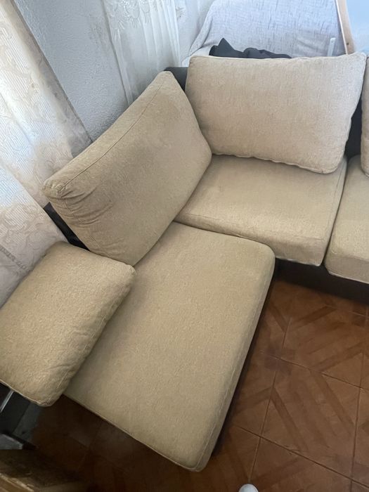Sofa com chaise long á esquerda