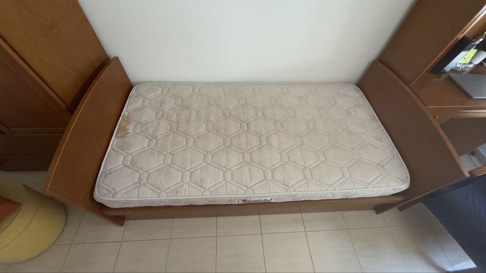 Cama de solteiro com gaveta
