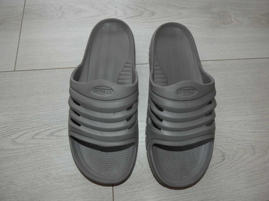 buty / klapki  męskie 48