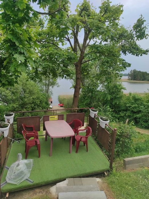wynajem domku nad jeziorem z plażą i pomostem