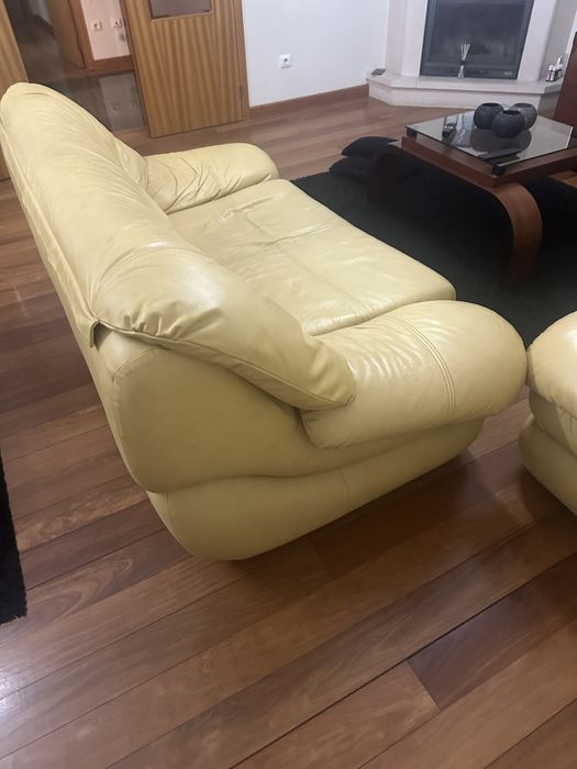 sofas( um é sofá cama)