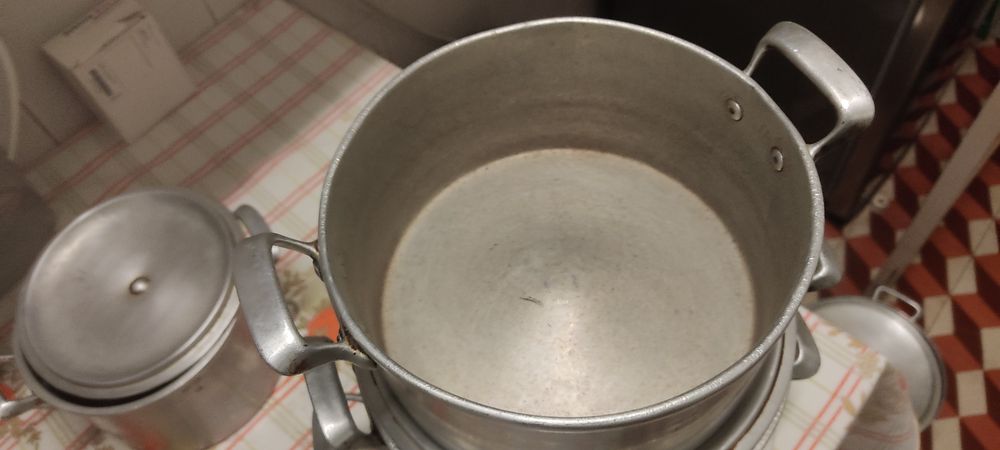 Tachos e panela em inox