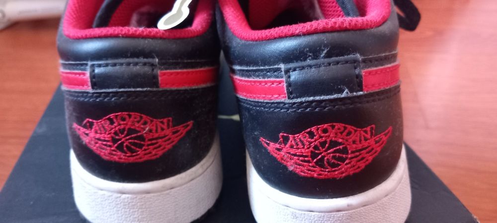 Air jordan pouco usadas com caixa e autocolante