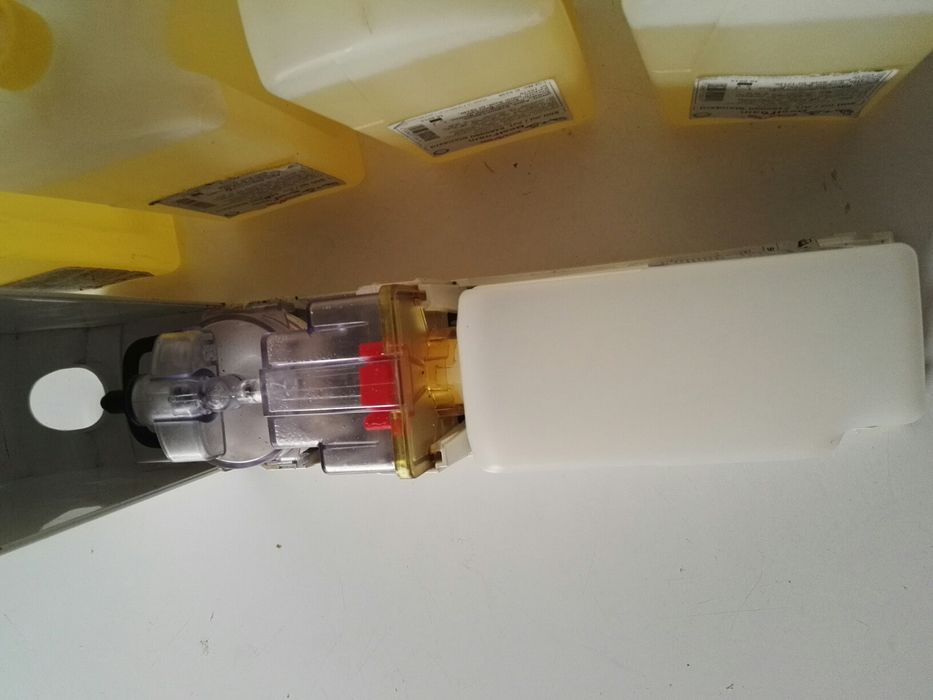 Distribuidora de líquido para lavar maos  com 4 recargas