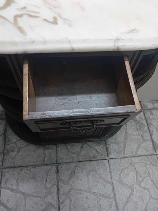 Móvel de entrada com pedra mármore e espelho só 20€ para desocupar.