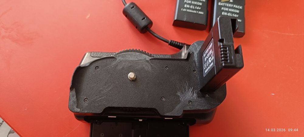 Батарейный блок с зарядкой и 3 аккум nikon d5100, 5200, 5300 цена 1800