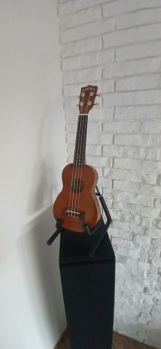 Ukulele + stojak MAKALA