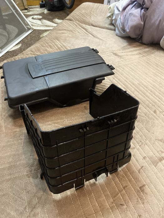 Кришка батареї акумуляторної VAG 1K0915443А