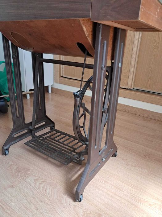 Vendo Máquina de Costura antiga Singer