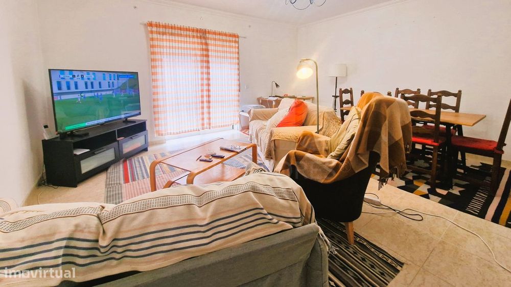 Apartamento T2, com elevador e estacionamento - Caldas da Rainha