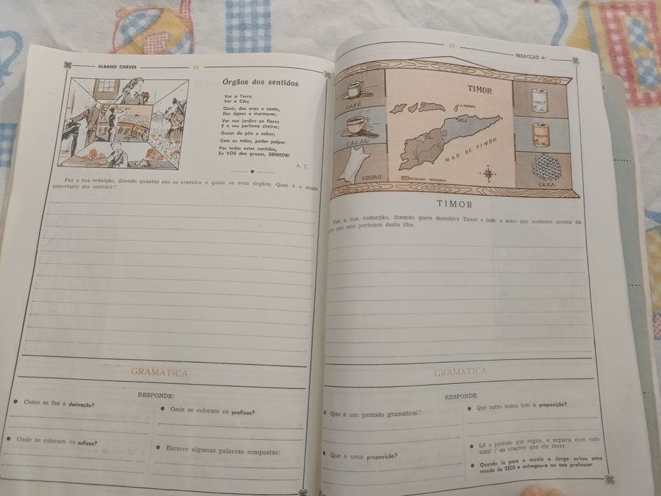 Livro antigo escolar