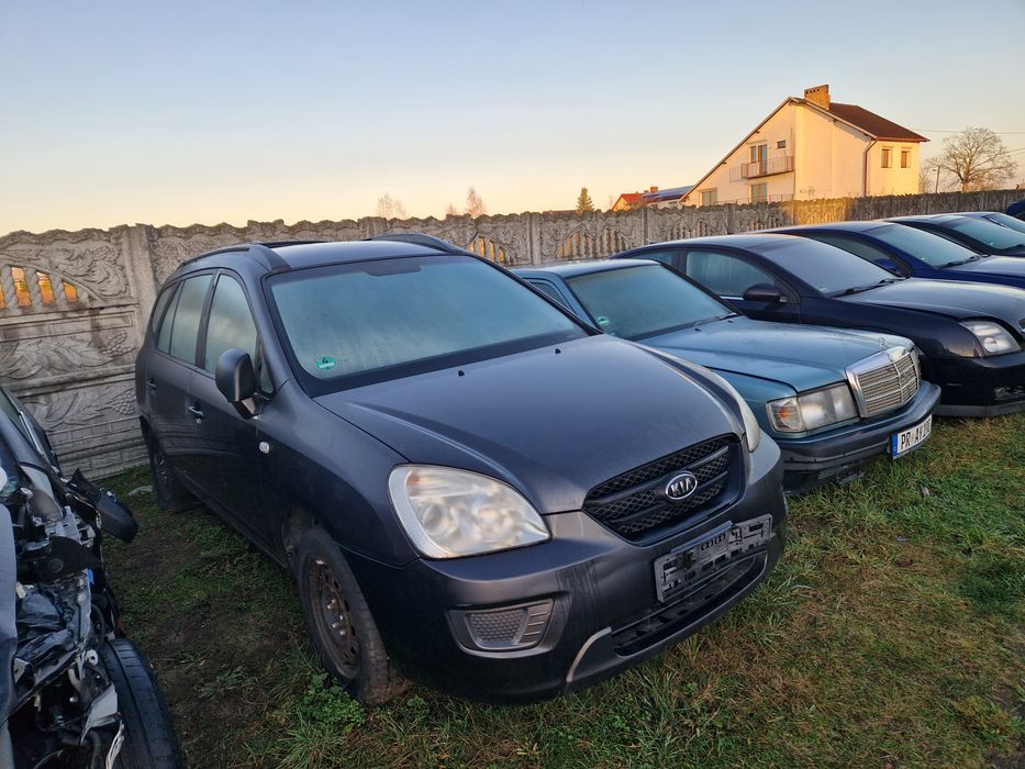Kia Carens III 3 błotnik przedni  części