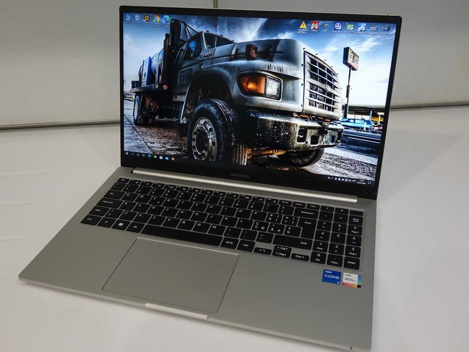 Samsung Galaxy Book 2 NP750XED 15.6 FHD IPS i5-1235U 8 512GB АКБ 100%