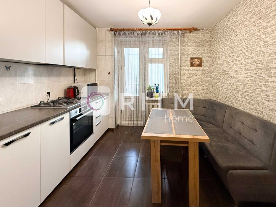 Продається 1-кімнатна квартира на вул. Карпенка-Карого, 9