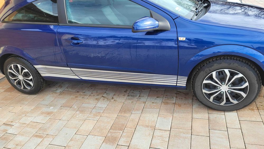 Opel Astra H GTC 1.8 (2 komplety kół)